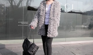 柏灰色皮草大衣穿什么裤子（灰色皮草内搭什么颜色毛衣）