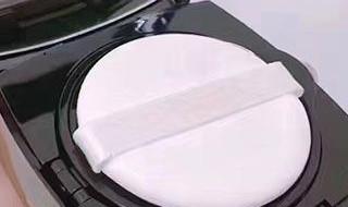 用什么护肤品脸上才会发亮 用了护肤品脸上发亮是怎么回事