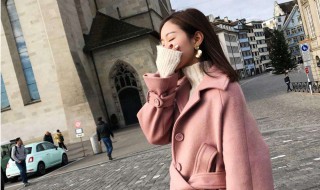 粉色风衣搭配什么内搭 粉色风衣搭配什么内搭女