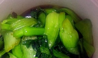 炒青菜需要放酱油吗（炒青菜放酱油还是生抽）