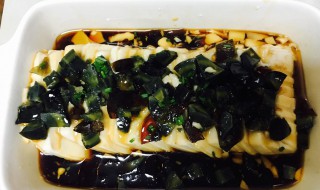 凉拌皮蛋拌豆腐怎么做（凉拌皮蛋拌豆腐怎么做的）