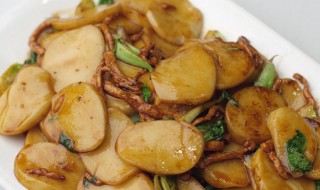 肉丝青椒炒年糕怎么做（肉丝青椒炒年糕怎么做的）