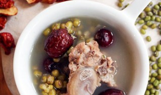 红枣绿豆排骨煲怎么做（红枣绿豆排骨煲怎么做汤）