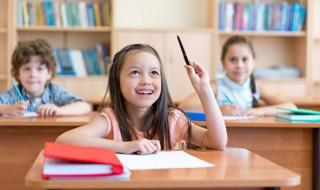 莺啼岸柳弄春晴全诗 莺啼岸柳弄春晴全诗打一动物