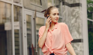 粉色衬衫如何穿搭好看 粉色衬衫怎么搭配好看