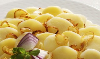 扁豆猪肉焖土豆怎么做（扁豆猪肉焖土豆怎么做才好吃）