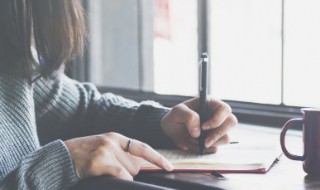 不在被中睡不知被儿宽的意思（不在被中睡,不知被儿宽什么意思）