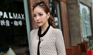 米色毛衣裙搭配什么打底 米色毛衣裙搭配什么打底好看