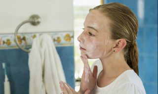 什么时间用洁面膏?（什么时间用洁面膏比较好）
