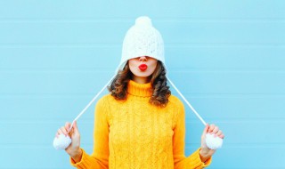 黄毛衣搭配什么颜色外套最好看 黄毛衣配啥颜色外套好看