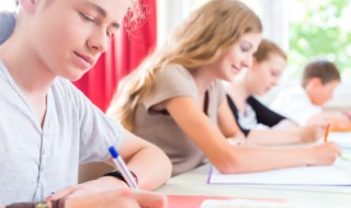 自扫门前雪的完整诗句（自扫门前雪的完整诗句怎么写）