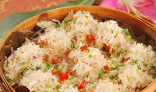 荷香糯米排骨（糯米蒸排骨的做法）