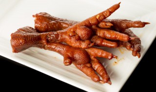 家常烧鸡爪怎么做（家常烧鸡爪怎么做才好吃）