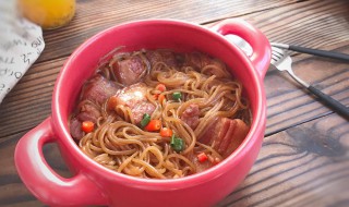 五花肉炖粉条怎么做 酸菜五花肉炖粉条的做法