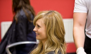 焗头发和染头发的区别 焗头发和染头发的区别图片