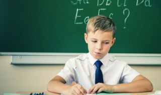 在人矮檐下怎敢不低头的意思（人在矮檐下怎能不低头）