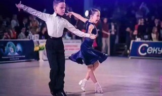 拉丁舞的来源妆容造型特点 拉丁舞的妆容图片