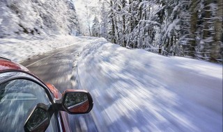 冰天雪地刹车方法 冰雪天如何踩刹车