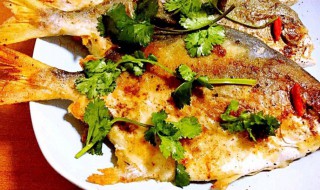 柠檬烤金鲳鱼怎么做（柠檬香煎金鲳鱼）
