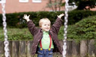 男小孩衣服色彩搭配技巧（男孩子衣服颜色搭配好看）