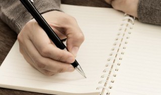 跟着别人一起起哄用个成语来形容（跟着别人一起起哄用个成语来形容他）