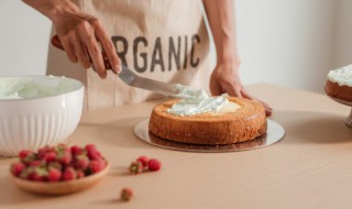 蛋糕上的奶油跟羊肉能不能一起吃 羊肉能和蛋糕奶油一起吃吗