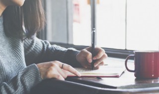 形容对他人认可的成语（形容非常认可别人的成语）