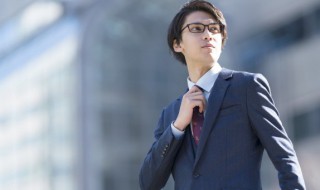 男士休闲西装怎么搭配 男士休闲西装怎么搭配衣服