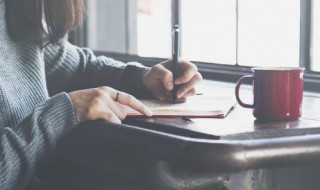 形容日出的两个字成语有哪些（形容日出的两个字成语有哪些词语）