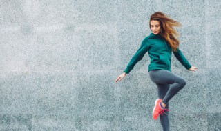 背靠背是什么牌子 两个女的背靠背是什么牌子