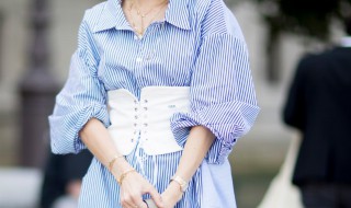 两件衬衣怎么扣一起穿（两件衬衫怎么拼接）