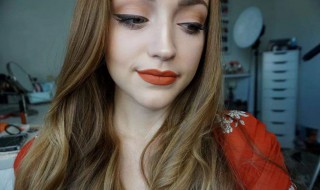 唇釉怎么涂不沾杯（唇釉怎么涂不沾杯子）