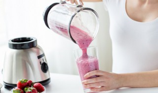 水果奶昔制作步骤（自制水果奶昔的做法大全集窍门）