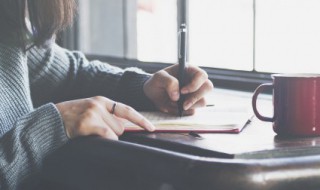 以月亮为对象写一个拟人句咋写（以月亮为对象写一个拟人句子）