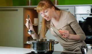 香菇火腿炖乳鸽（香菇火腿炖乳鸽的功效）