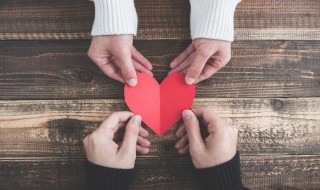 关于爱情的诗句有哪些（关于爱情的诗句有哪些三年级）