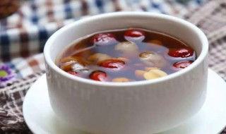 莲子龙眼汤（莲子龙眼汤的功效与作用及禁忌）