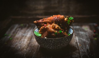 红烧辣味猪蹄怎么做（香辣红烧猪蹄）