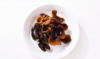 木耳泡十分钟再炒能吃吗 木耳泡十分钟再炒能吃吗视频