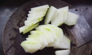 炒冬瓜需要去皮吗（炒冬瓜需要去皮吗视频）
