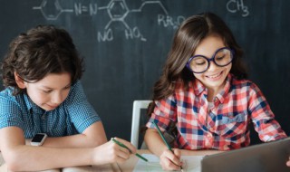 成语烁玉流金意思（烁玉流金的意思和造句）