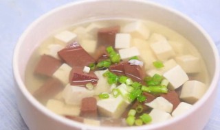 豆腐猪血怎么烧好吃（豆腐猪血怎么烧好吃又嫩）
