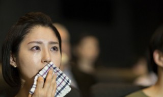 成语泪如泉涌是什么意思（泪如泉涌成语的意思）