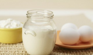 芒果可以和酸奶同吃吗（芒果可以和酸奶同吃吗早餐）