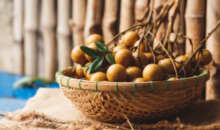 龙眼能和提子一起吃 龙眼可以和青提一起吃吗