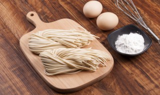 青椒鸡蛋面的做法（面鸡蛋炒青椒的做法）