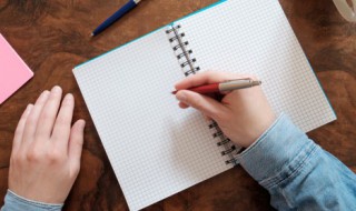 搓手顿足的意思 搓手顿足是成语吗