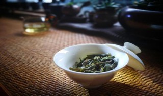 隔夜茶洗脸有什么功效（隔夜茶洗脸有什么功效呢）