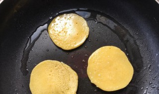 铁锅玉米饼的制作方法（铁锅玉米饼的制作方法和配料）