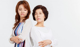 五十岁女人的穿衣技巧(五十岁女人穿衣搭配技巧视频)